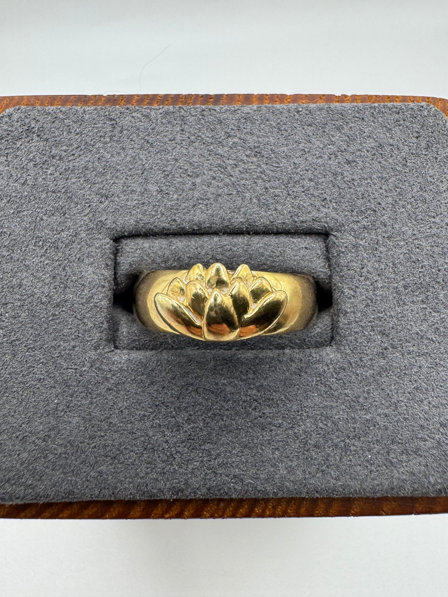 Heavy 9ct gold lotus flower ring