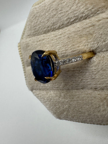 9ct gold kyanite and zircon ring