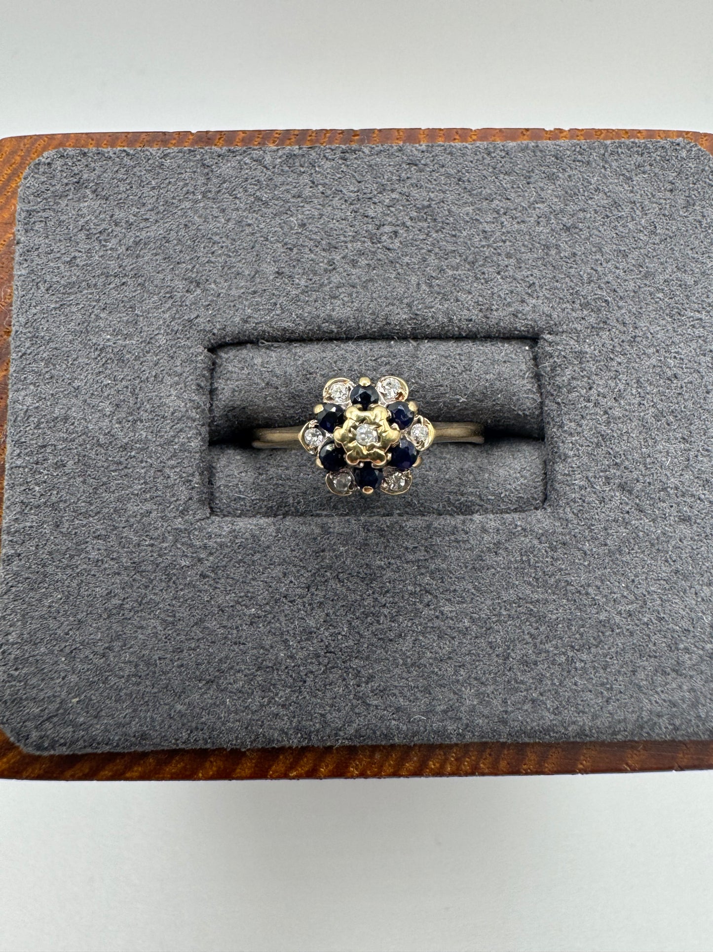 9ct gold sapphire and diamond ring