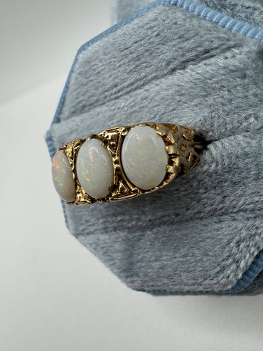 9ct gold opal ring