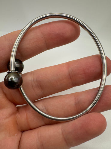 Silver faux pearl bangle
