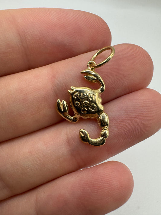 9ct gold Scorpio zodiac pendant