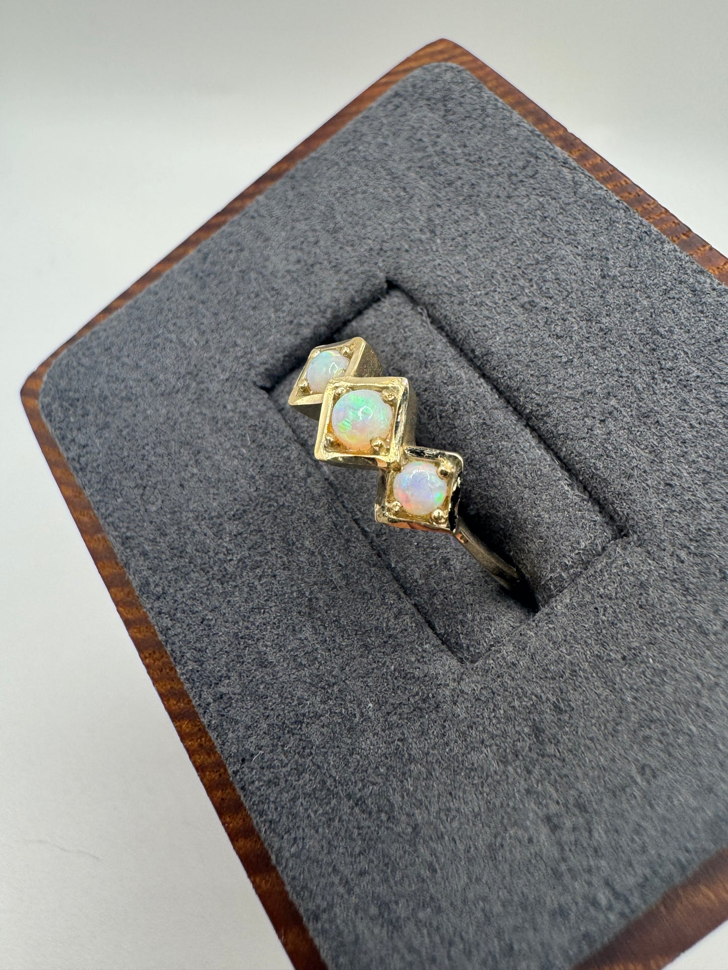 9ct gold opal ring