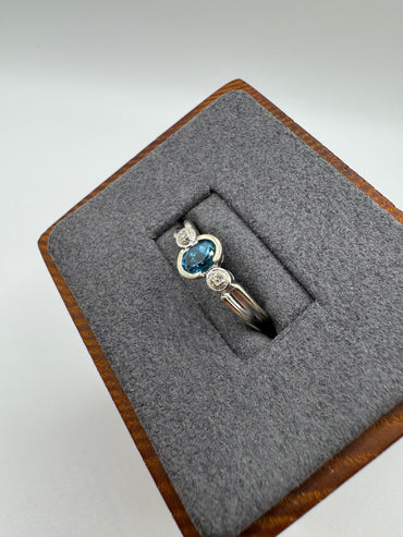 9ct white gold topaz and diamond ring