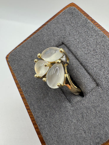 9ct gold moonstone and diamond ring