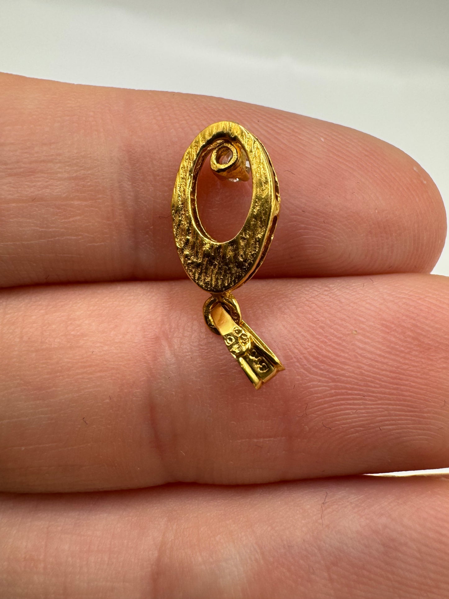 9ct gold diamond pendant
