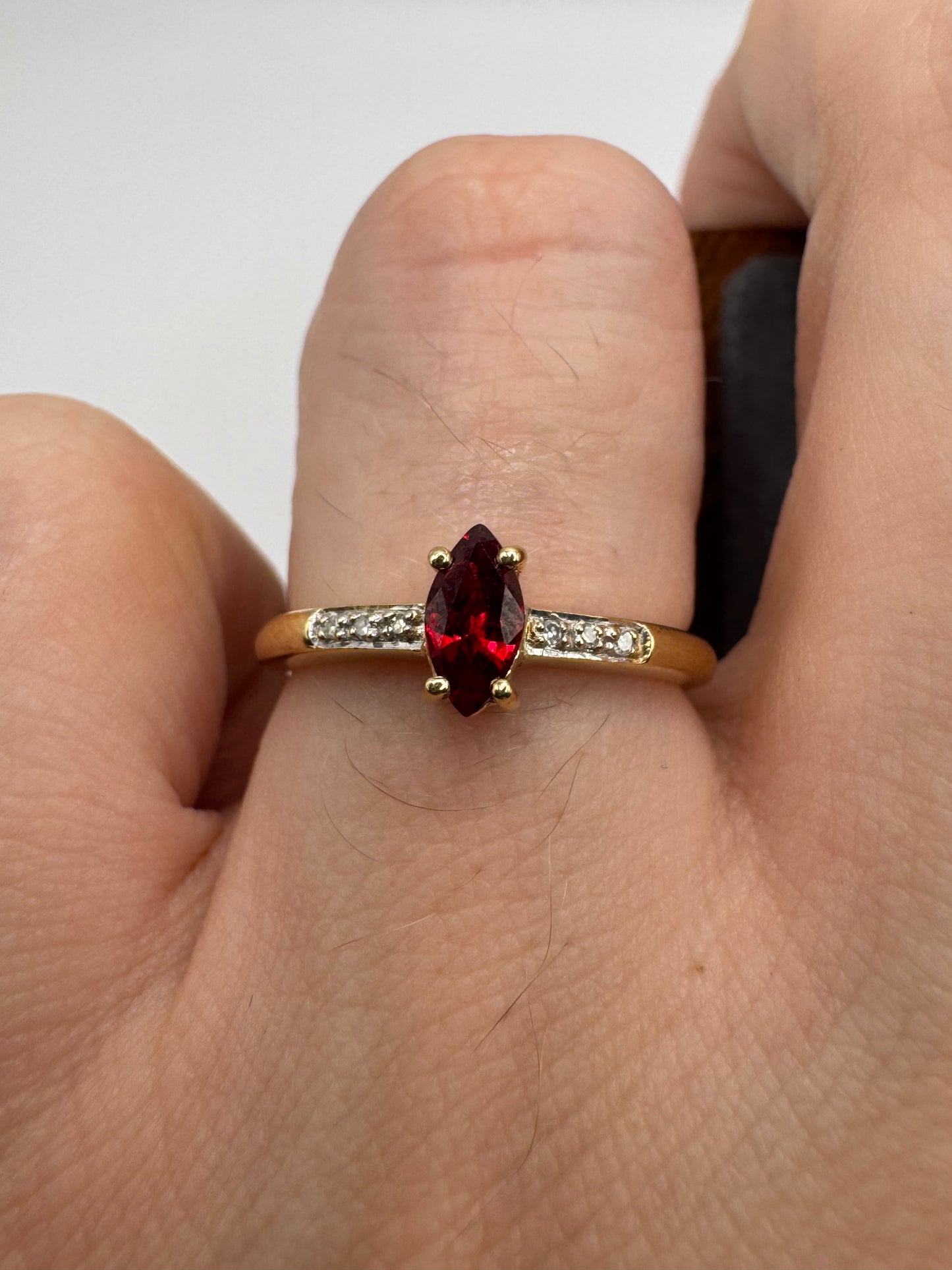 9ct gold garnet and diamond ring