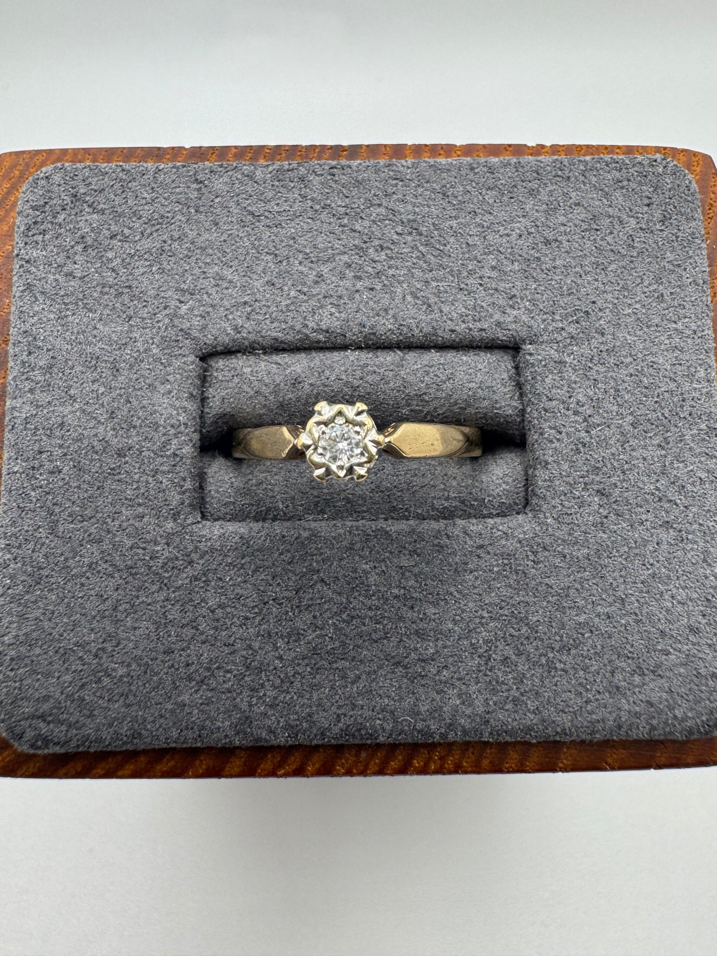 9ct gold diamond ring
