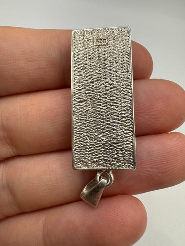 Silver quartz pendant