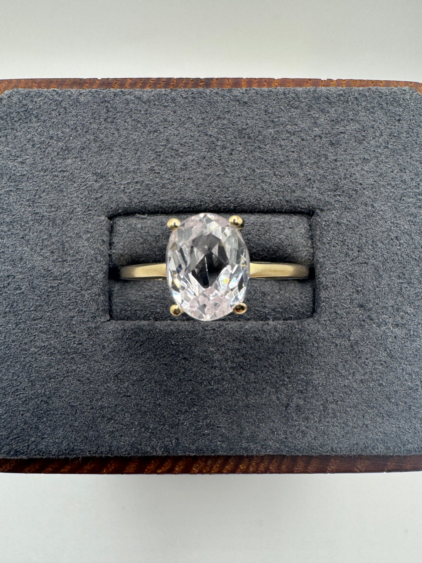 9ct gold quartz ring