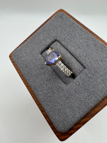 9ct gold tanzanite and diamond ring