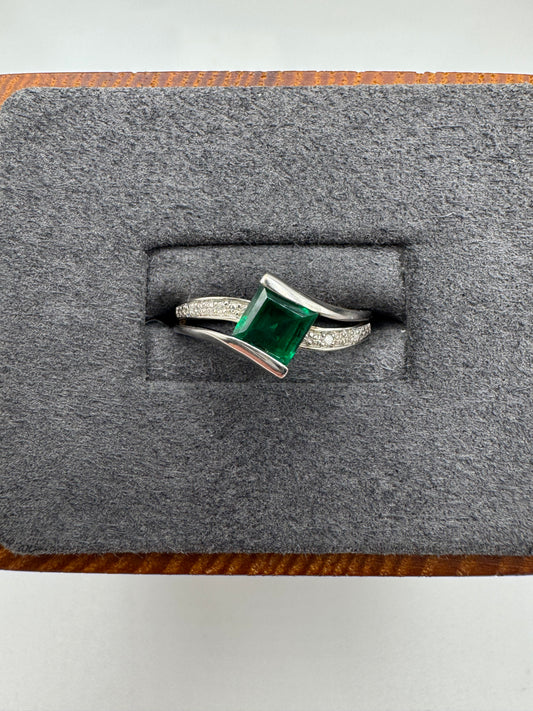 9ct white gold quartz and diamond ring