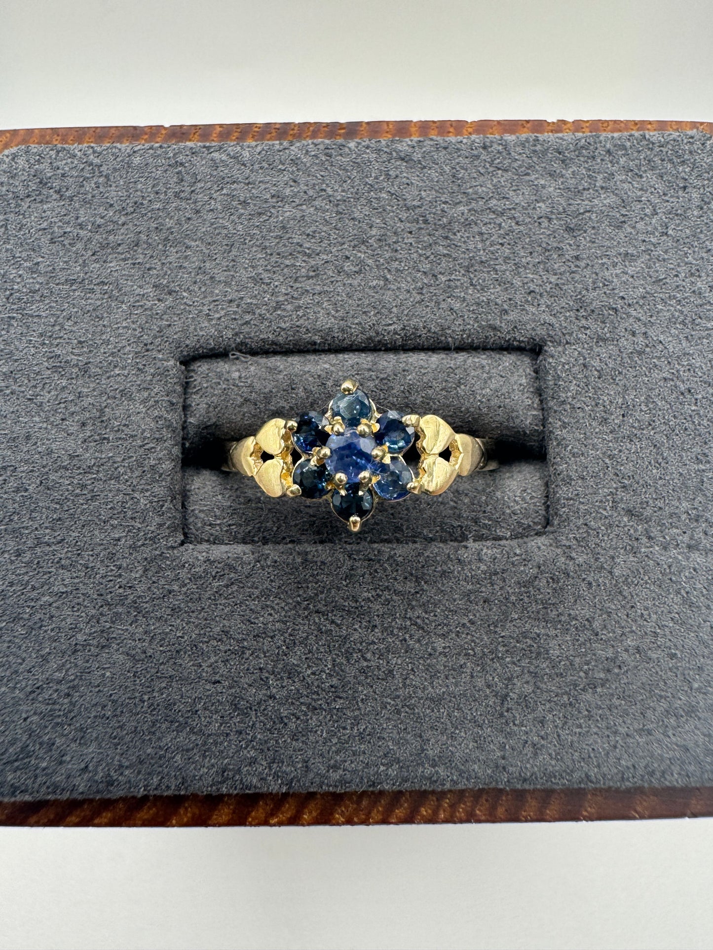 9ct gold sapphire cluster ring