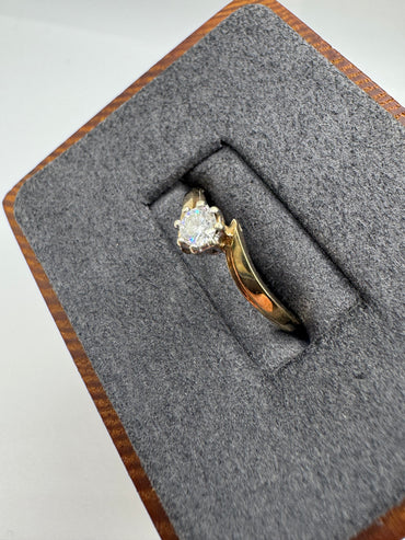 9ct gold 0.25ct diamond twist ring