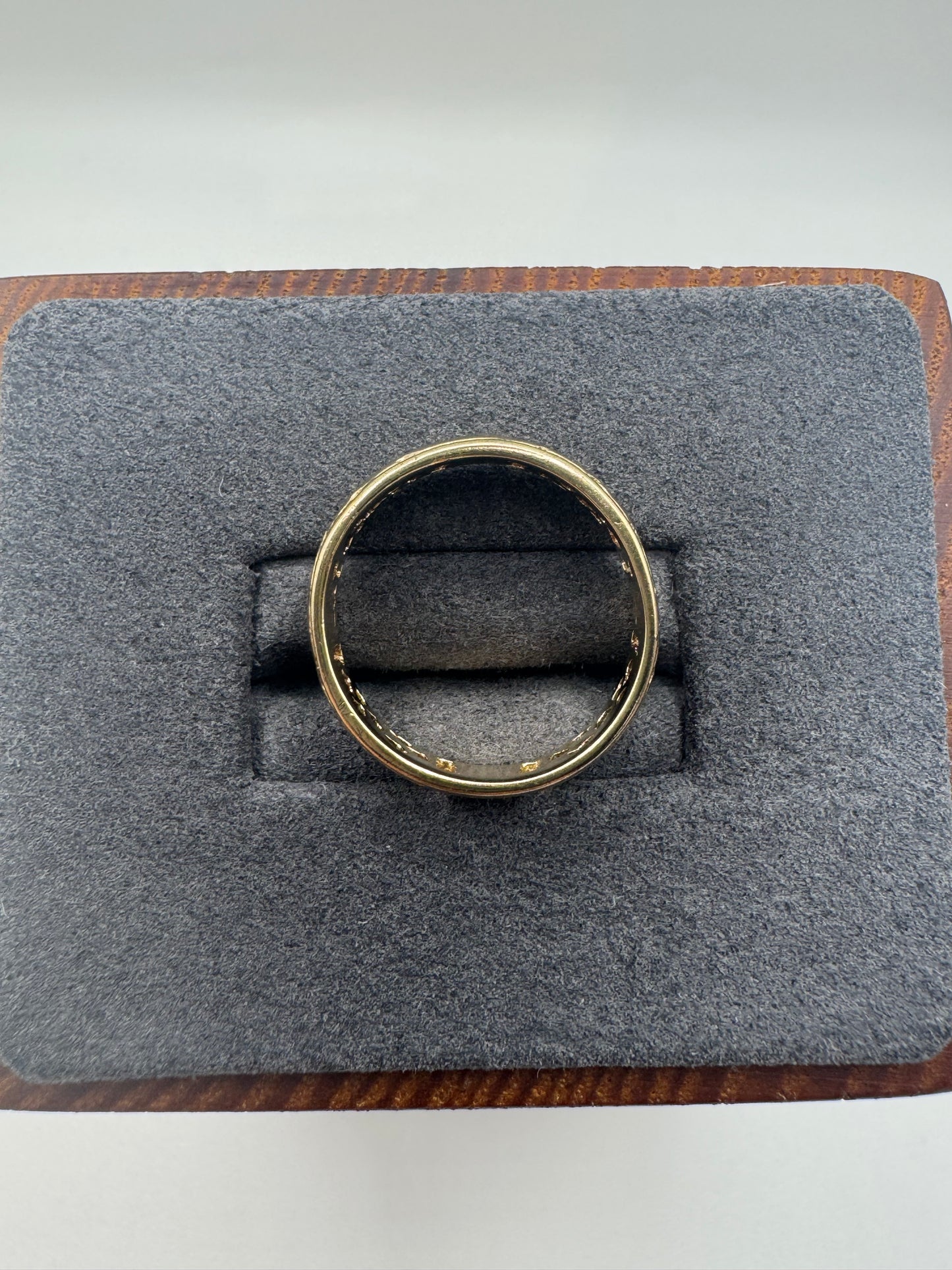 9ct gold Celtic band