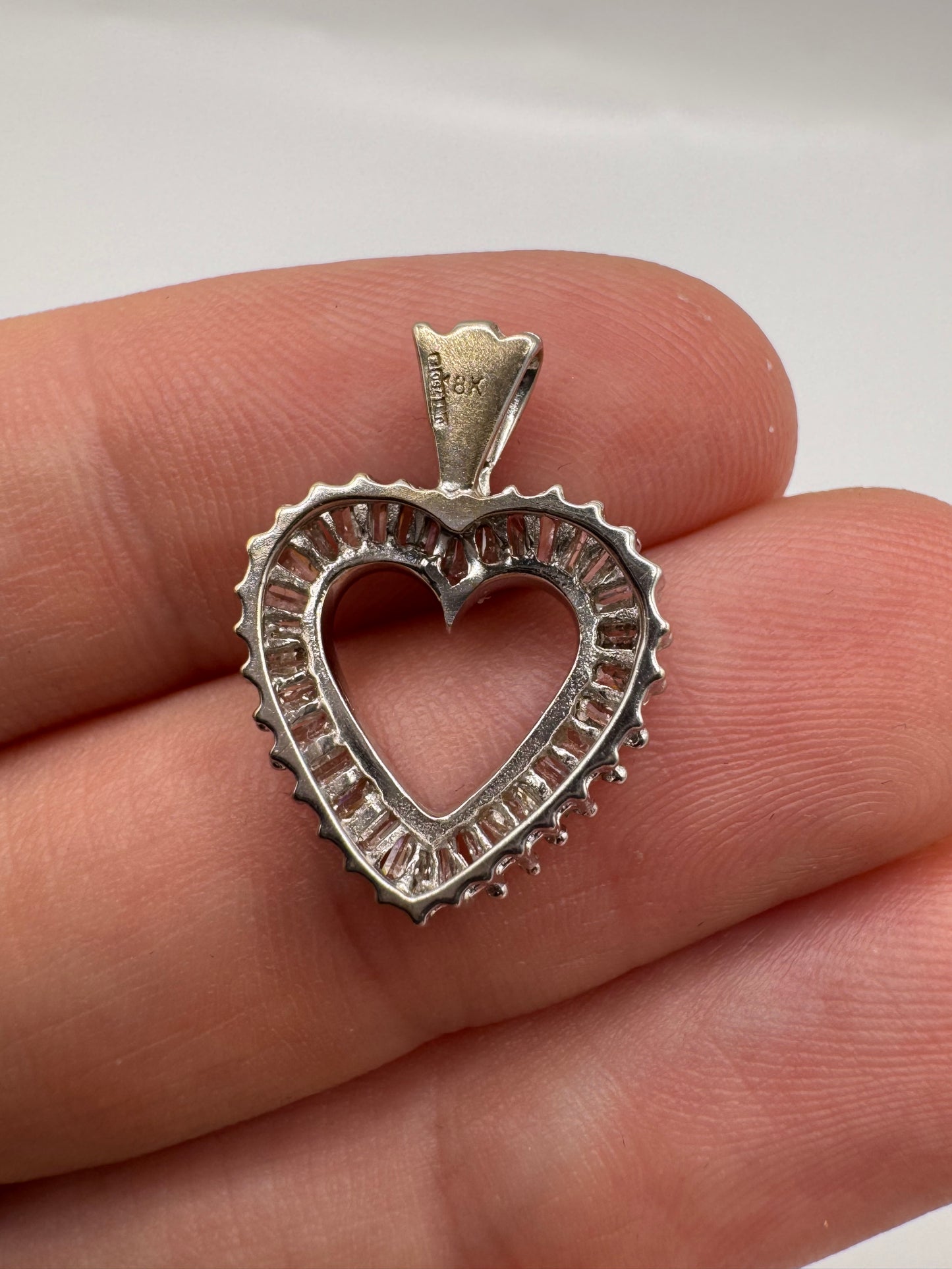 18ct white gold diamond heart pendant
