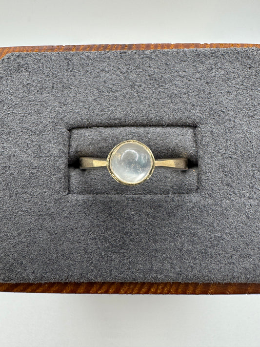 9ct gold moonstone ring