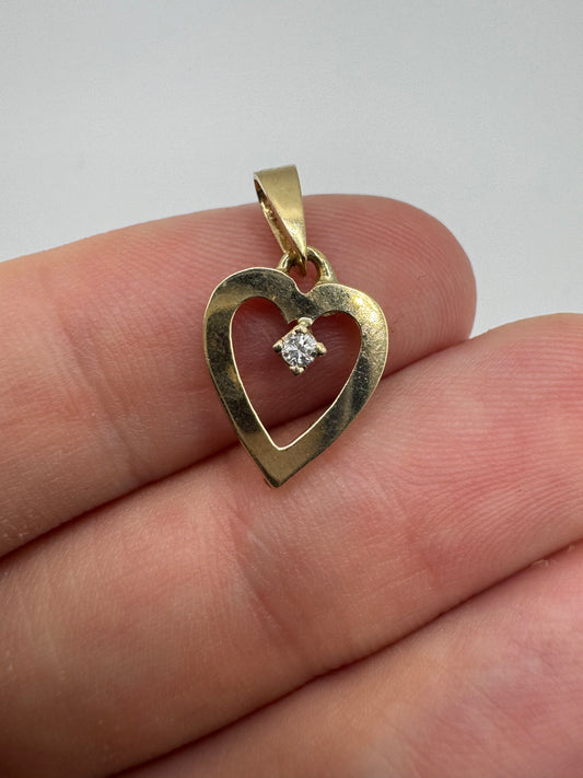 9ct gold diamond heart pendant