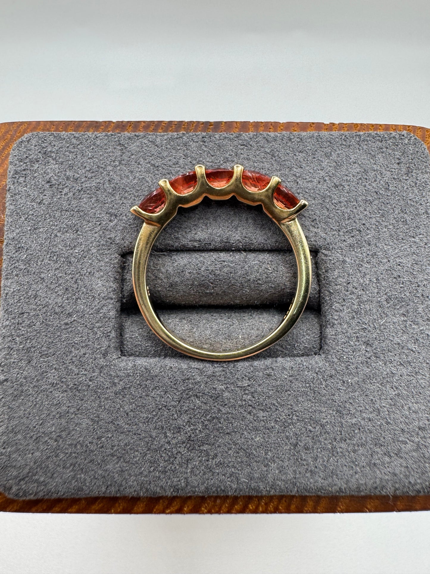9ct gold quartz ring