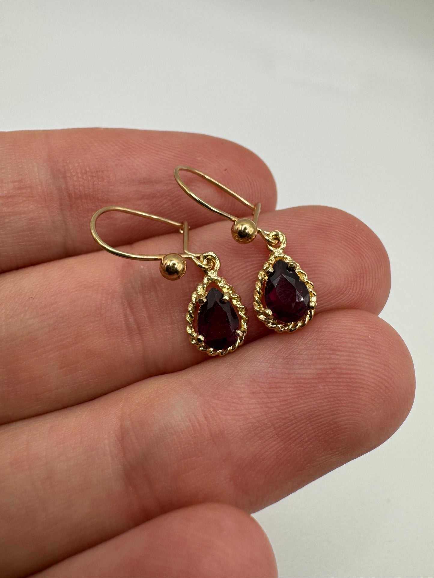 9ct gold garnet earrings