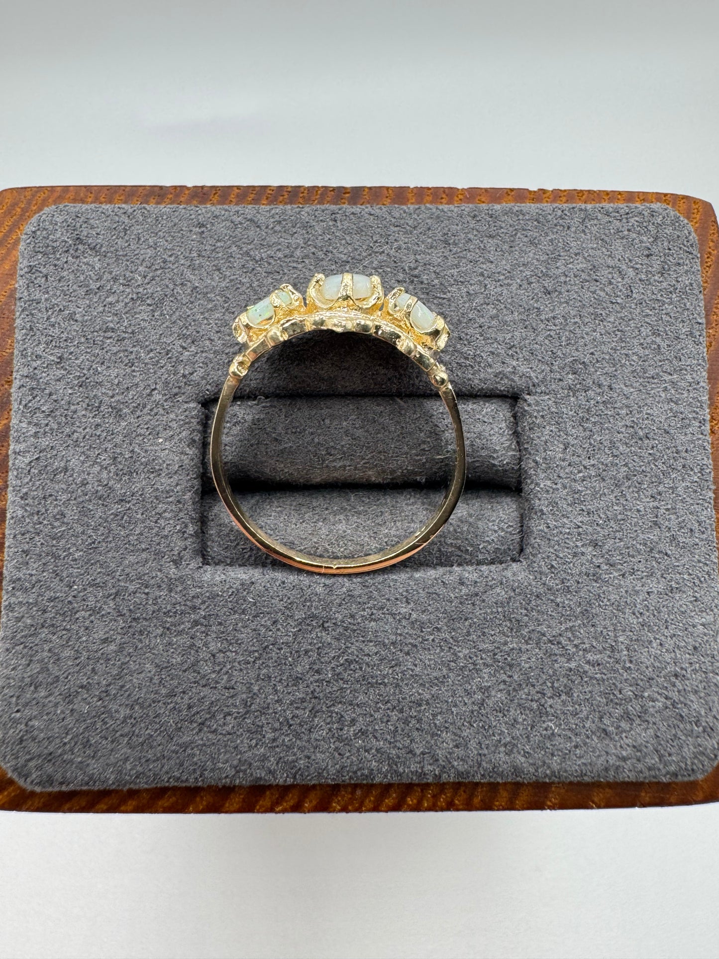 9ct gold opal ring