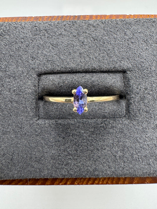 9ct gold tanzanite ring