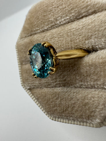 9ct gold blue topaz and diamond ring