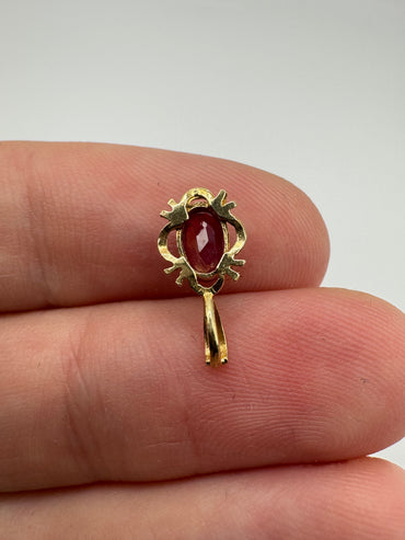 9ct gold ruby pendant