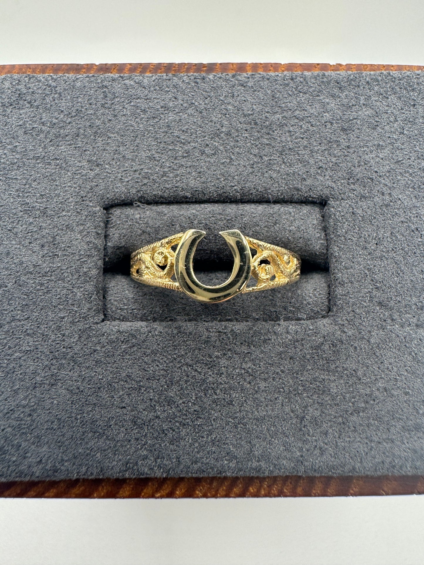 9ct gold horseshoe ring