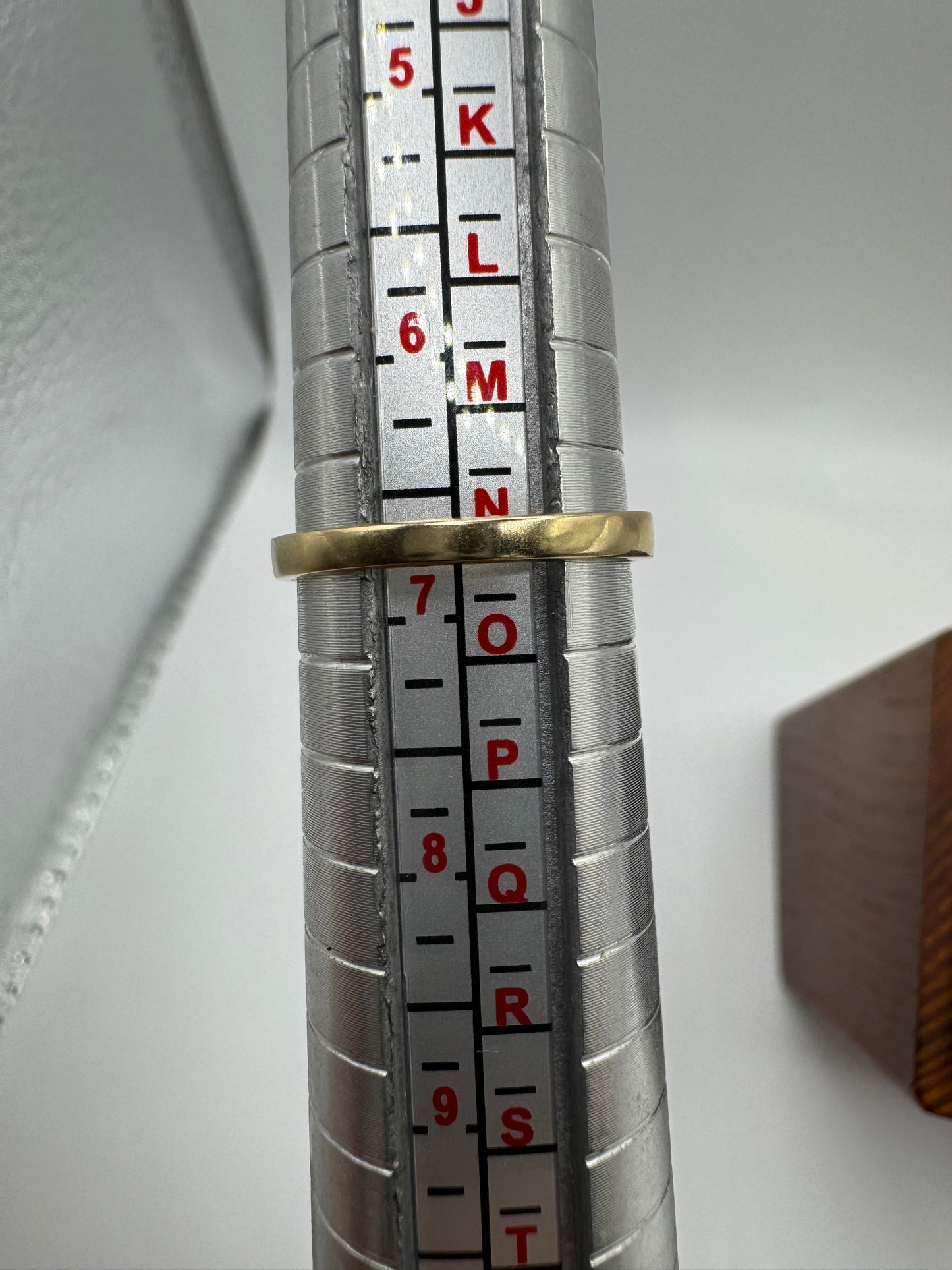 9ct gold spinel and diamond ring