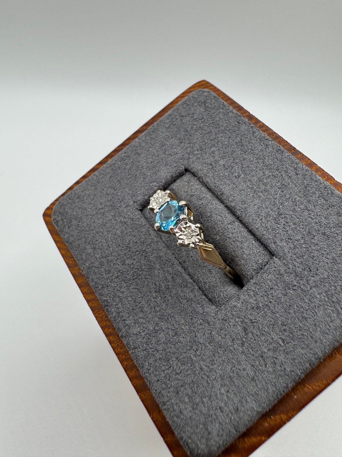 9ct gold topaz and diamond ring