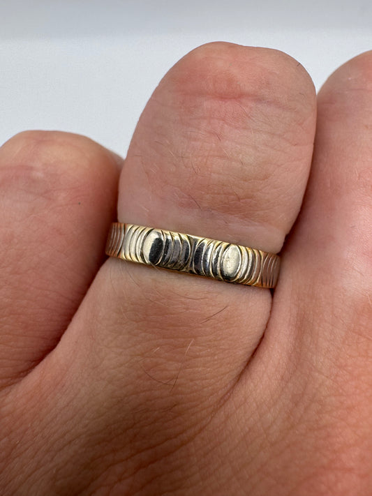 9ct two-tone gold patterned band