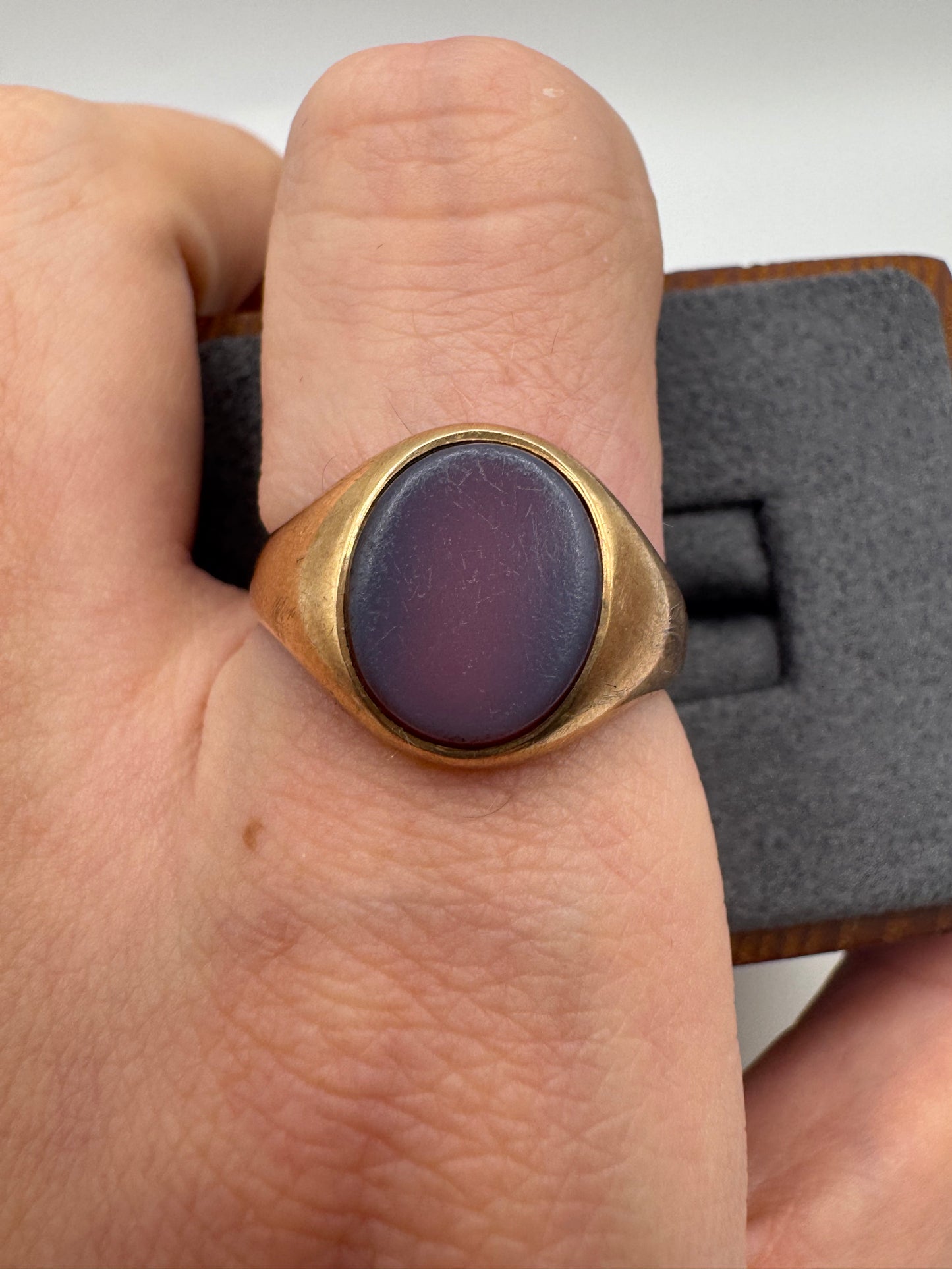 Heavy Antique 9ct gold sardonyx signet ring