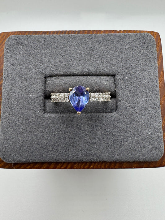 9ct gold tanzanite and diamond ring