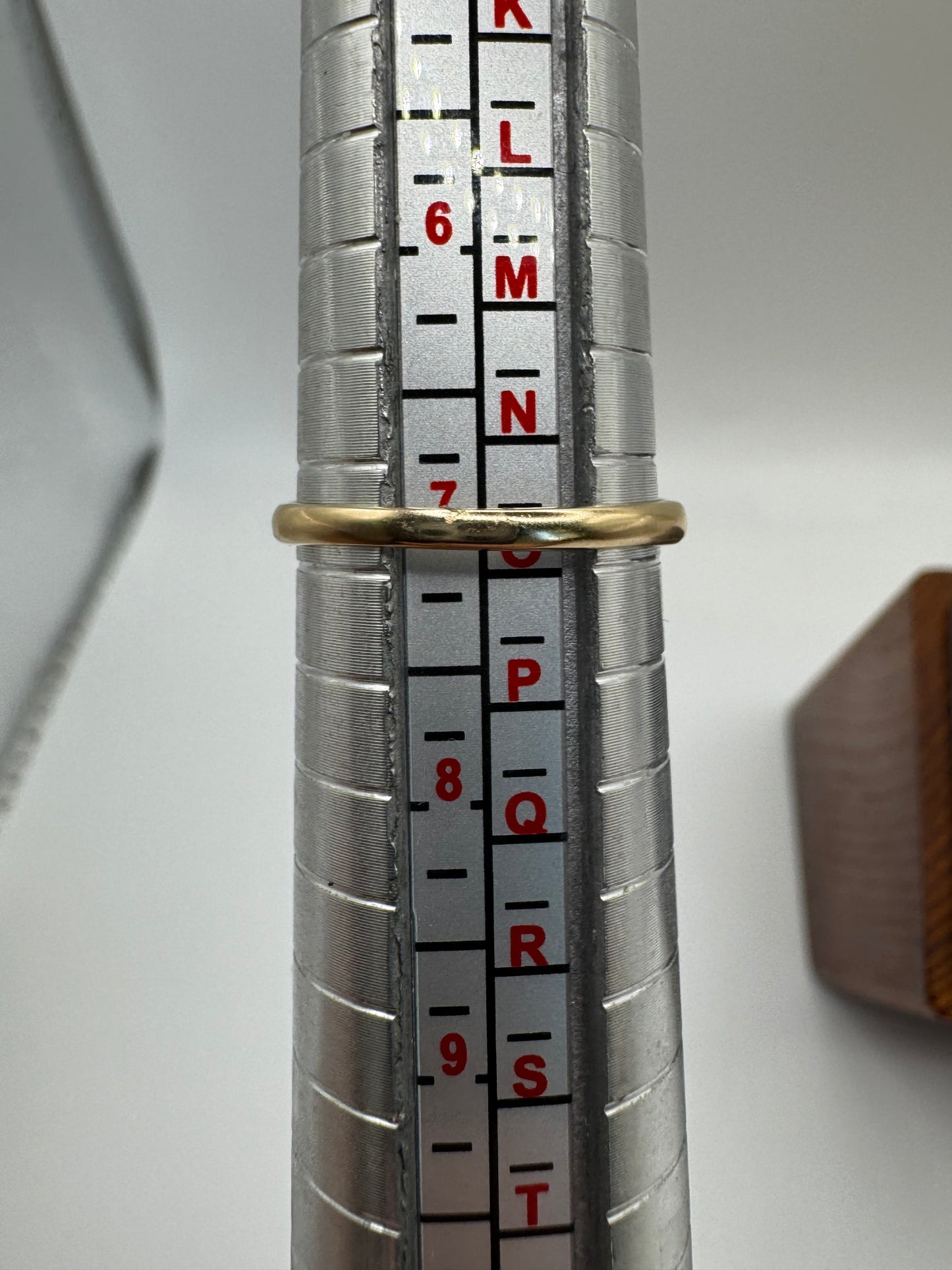 9ct gold enamelled band