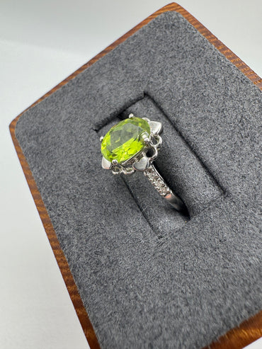 9ct white gold peridot and diamond ring
