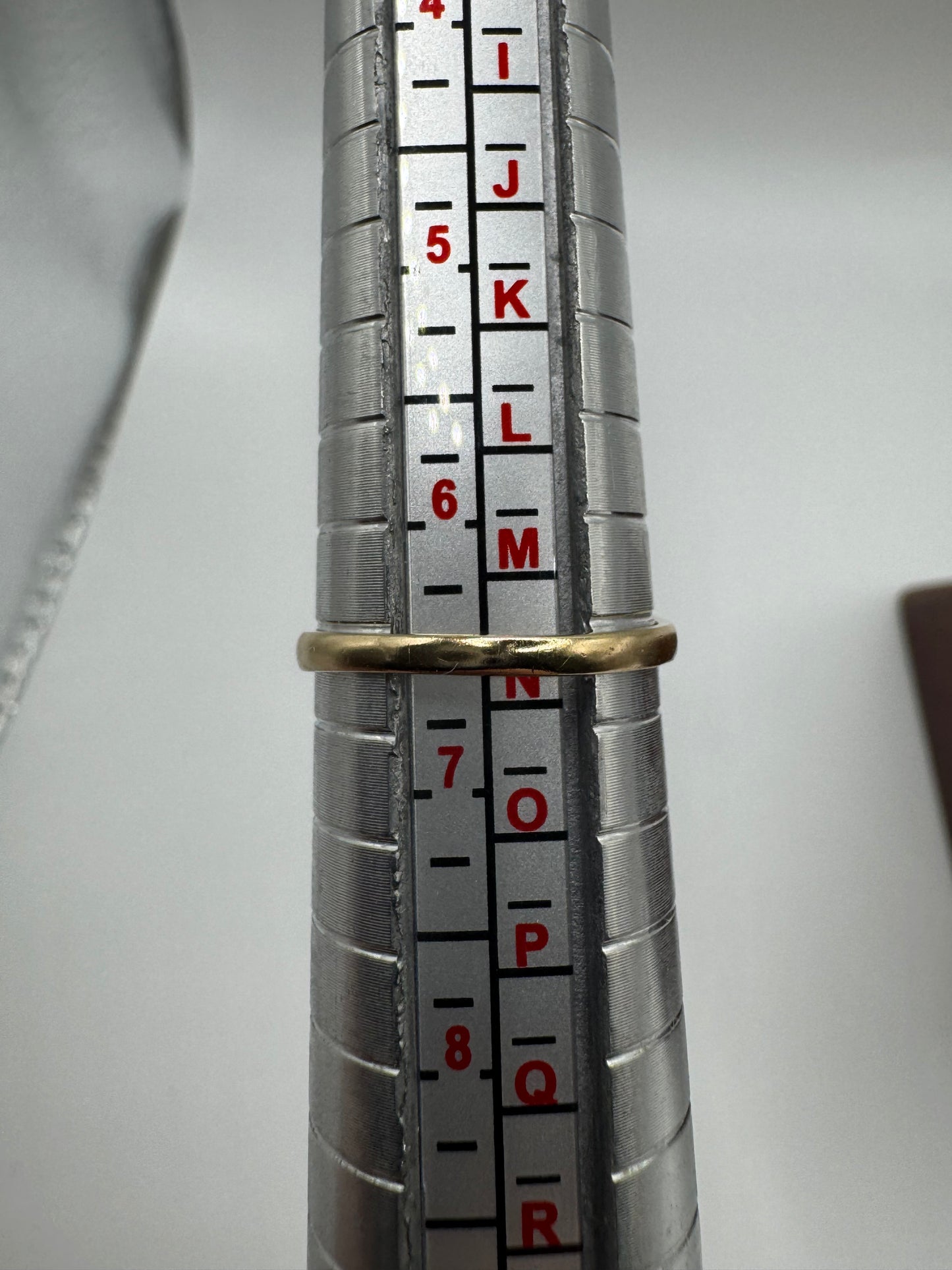 9ct gold quartz ring