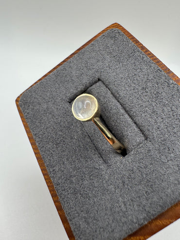 9ct gold moonstone ring