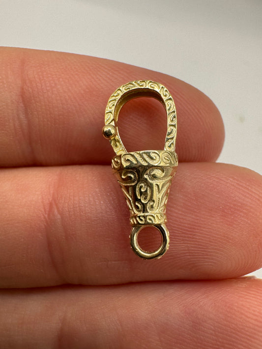 9ct gold 20mm engraved clasp