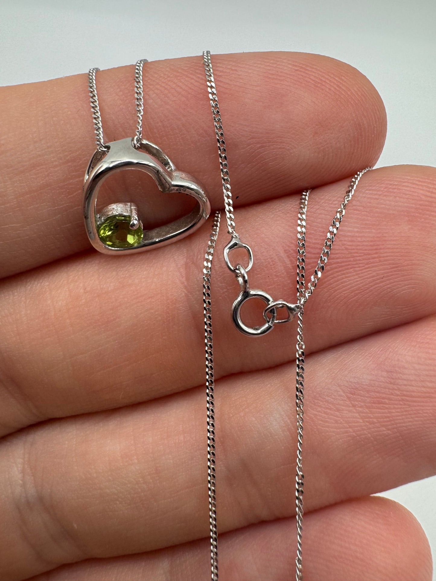 9ct white gold peridot necklace