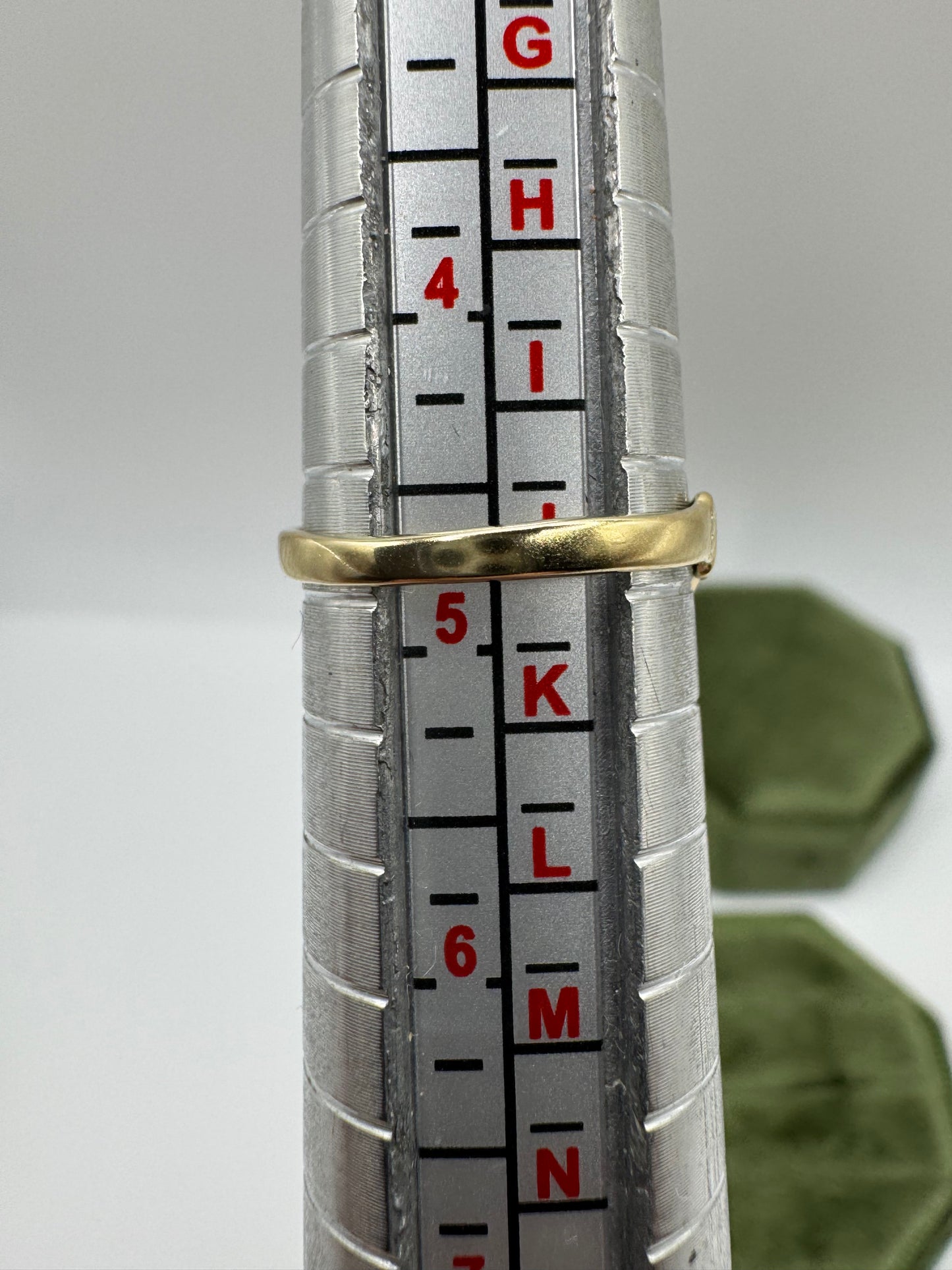 9ct gold claddagh ring