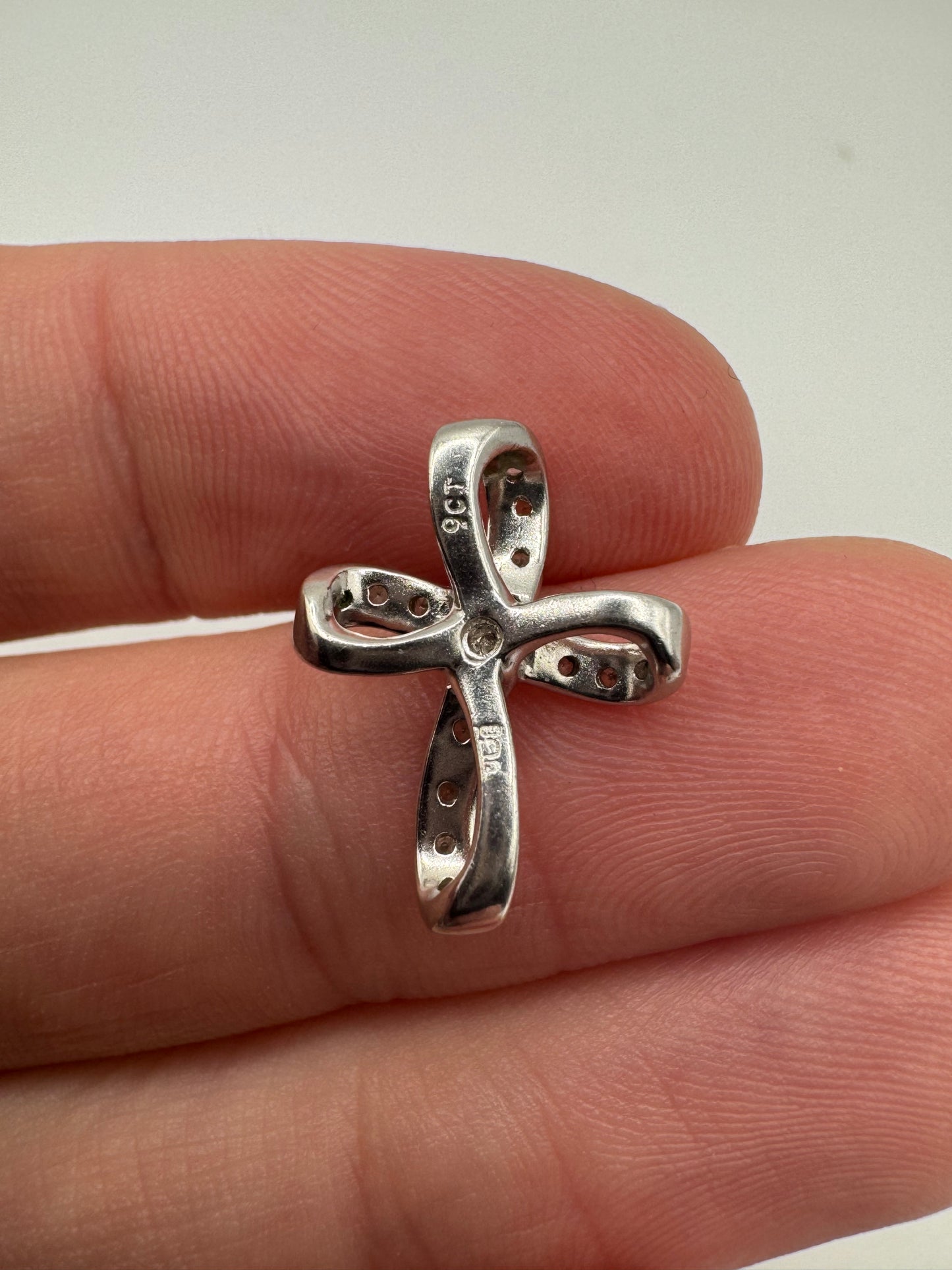 9ct white gold diamond cross pendant