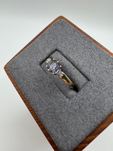 9ct gold tanzanite and diamond ring