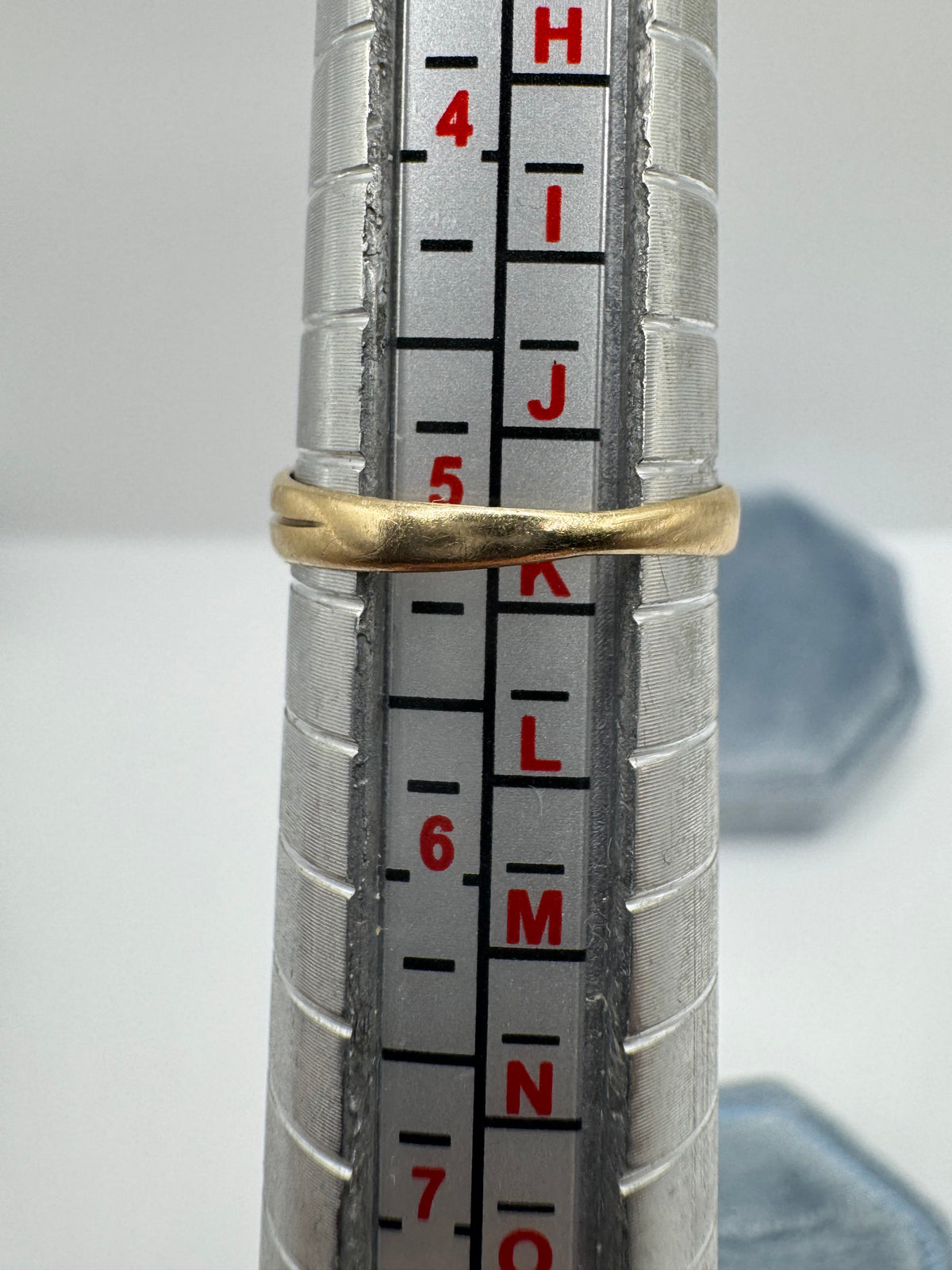 9ct gold patterned ring
