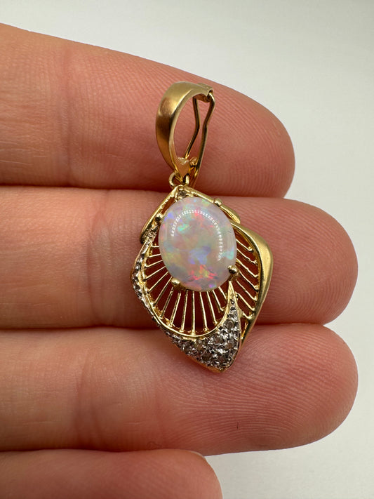 14ct gold opal and diamond pendant