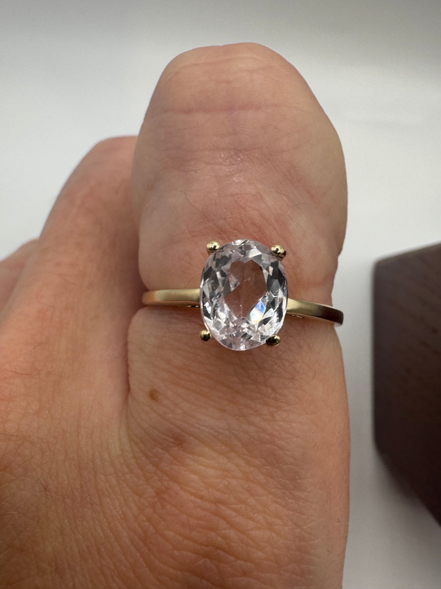 9ct gold quartz ring