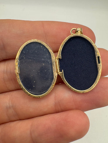 9ct gold mother of pearl locket