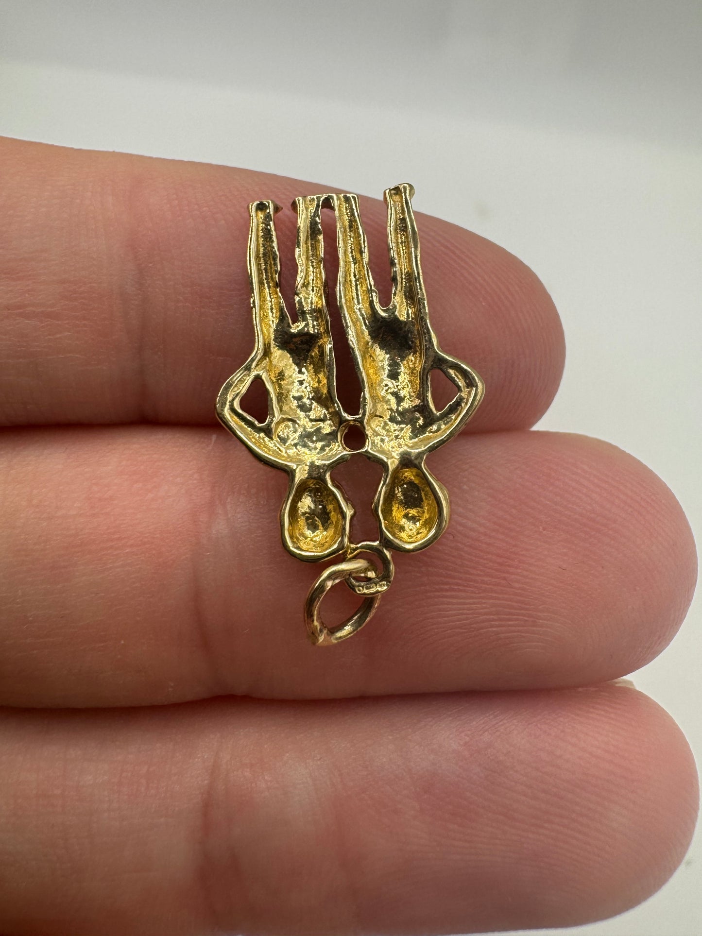 9ct gold Gemini zodiac pendant