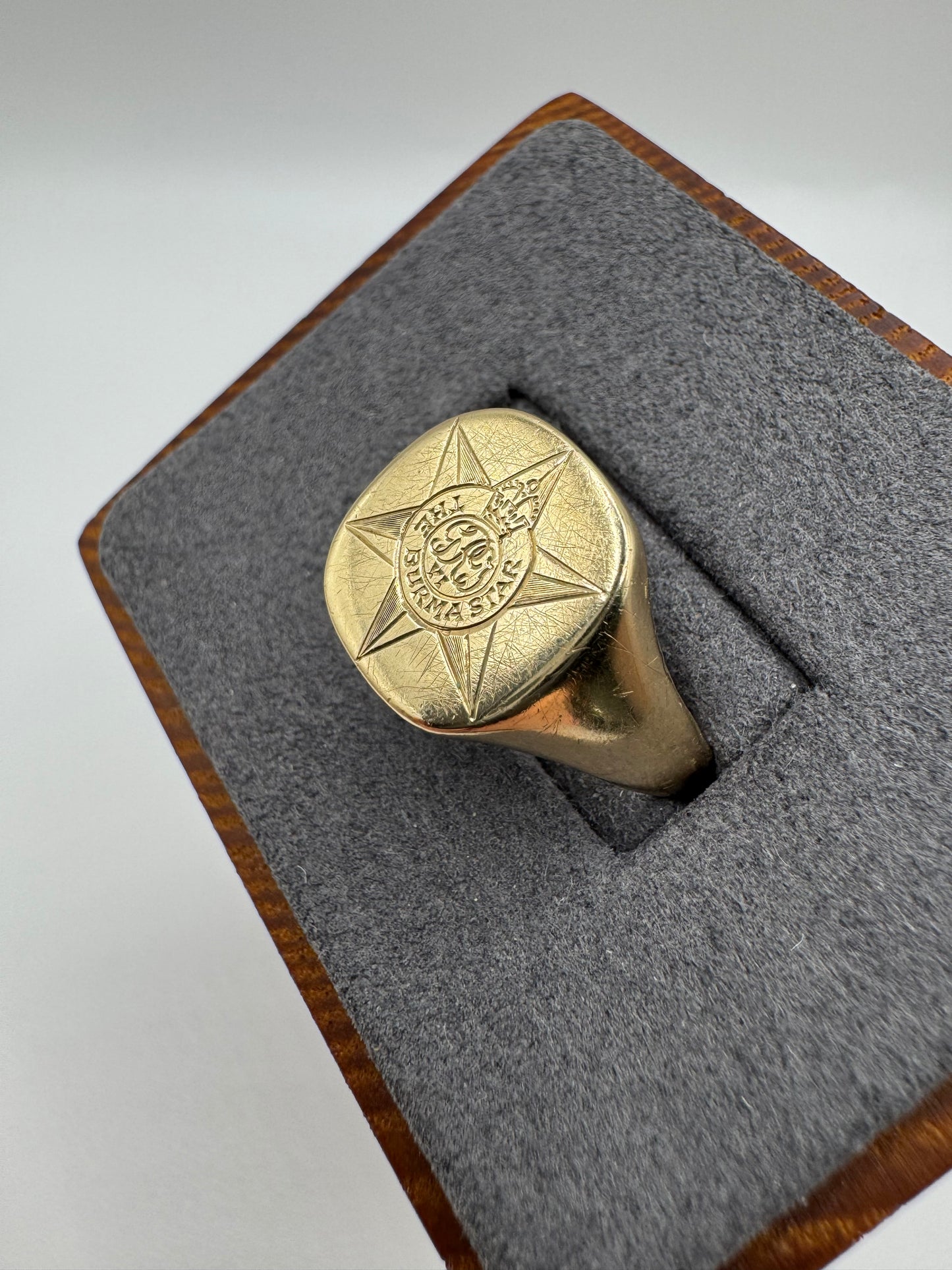 Heavy 9ct gold World War 2 “The Burma Star” signet ring