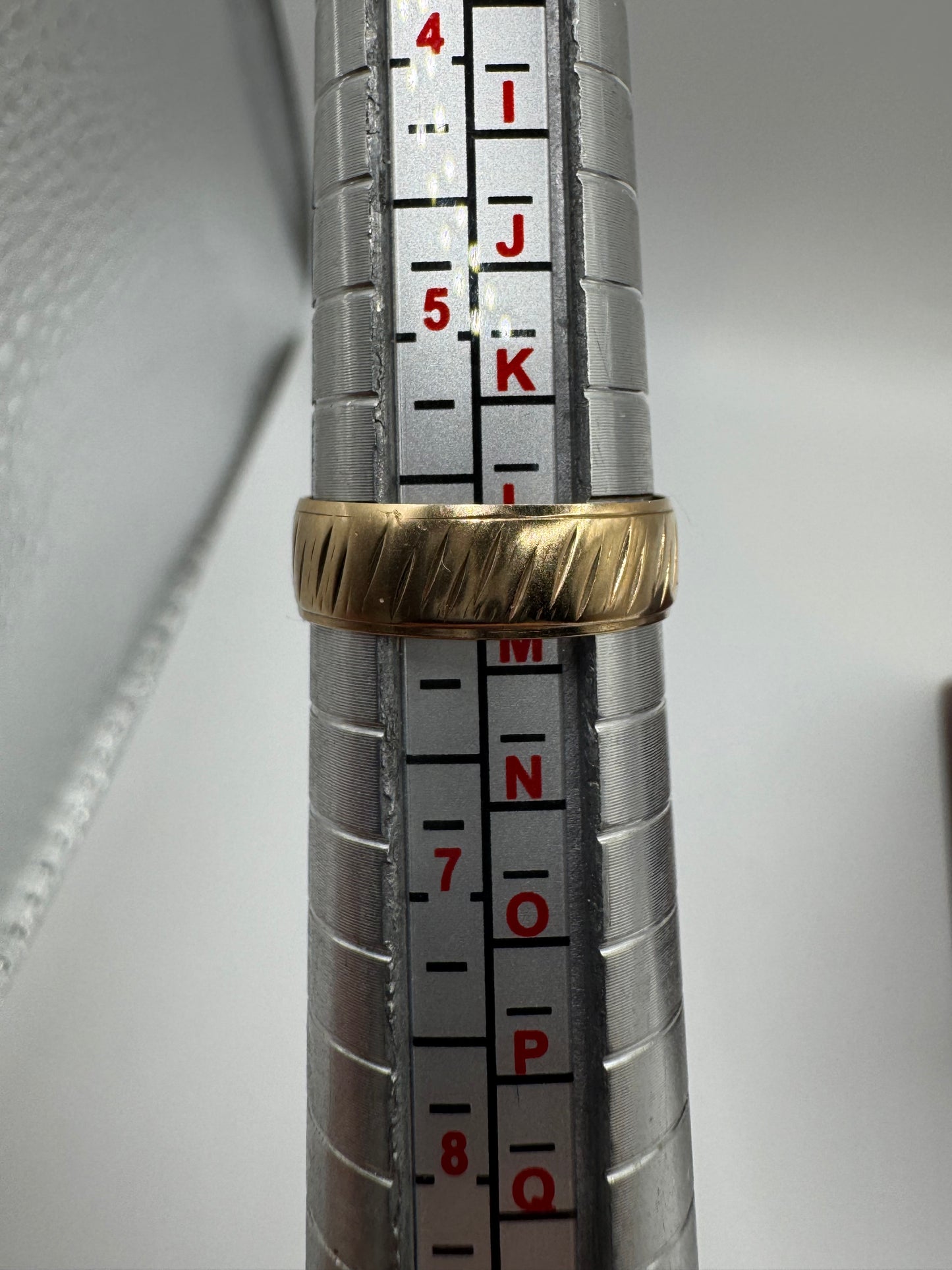 9ct gold engraved band